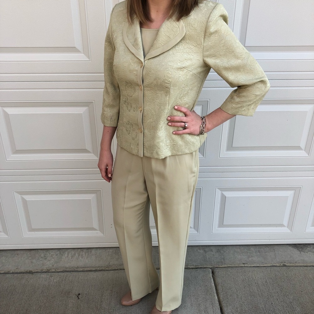 Sag Harbor Suit Size 8